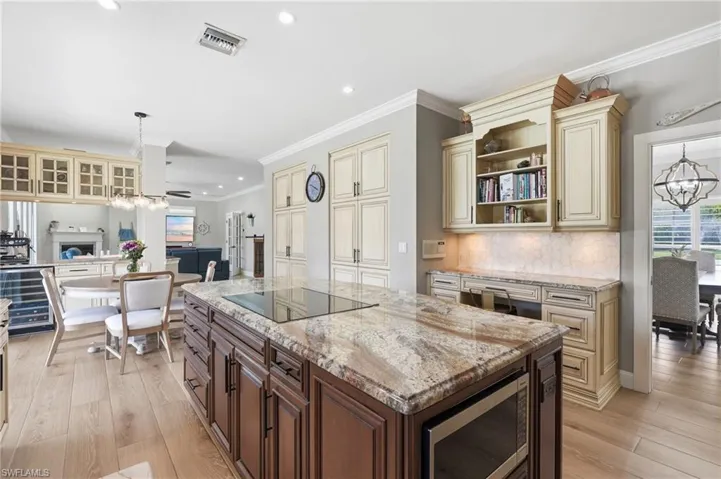 308 Wentworth Ct, Naples, Florida 34104