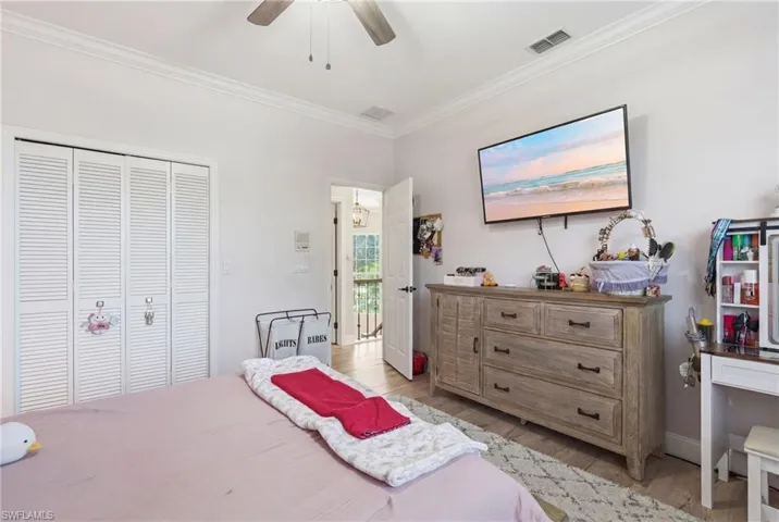 308 Wentworth Ct, Naples, Florida 34104