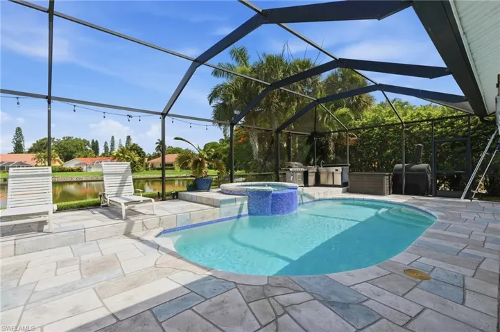 308 Wentworth Ct, Naples, Florida 34104