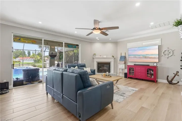 308 Wentworth Ct, Naples, Florida 34104