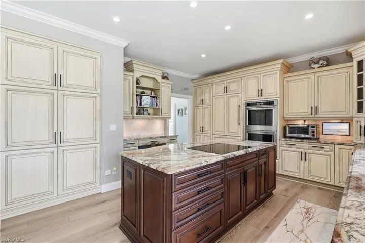308 Wentworth Ct, Naples, Florida 34104