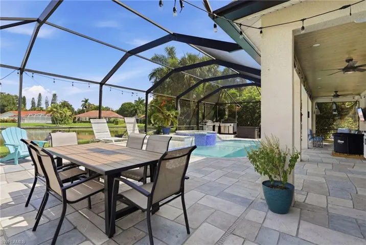 308 Wentworth Ct, Naples, Florida 34104