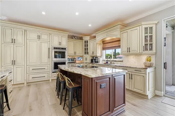 308 Wentworth Ct, Naples, Florida 34104
