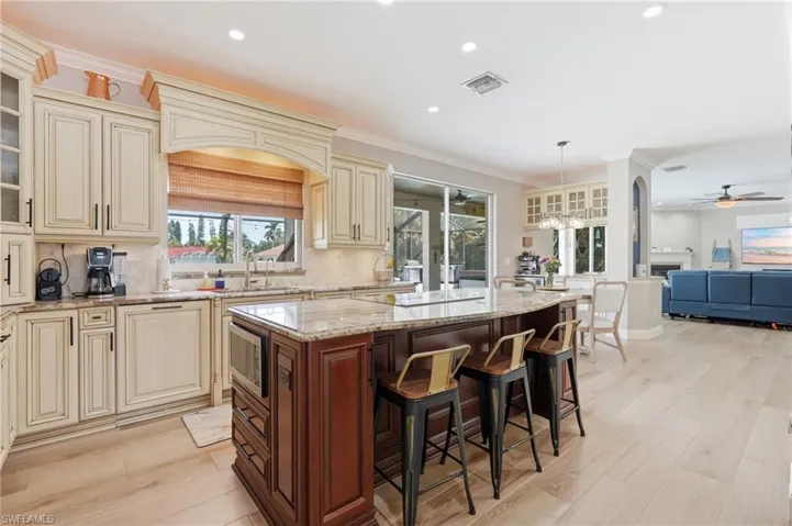308 Wentworth Ct, Naples, Florida 34104