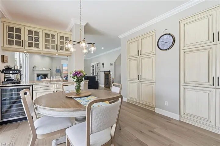 308 Wentworth Ct, Naples, Florida 34104
