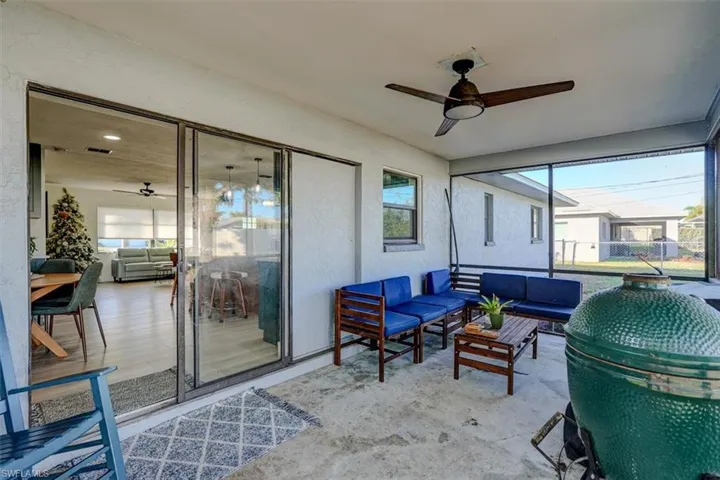 Sunroom / solarium with ceiling fan