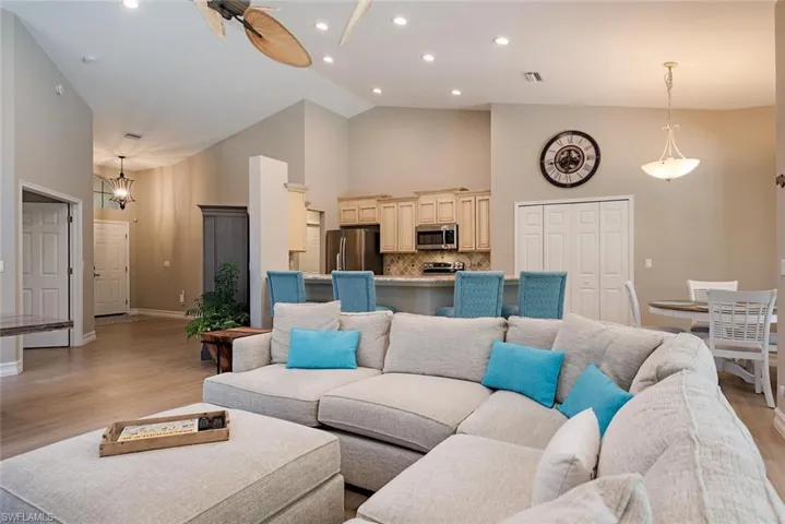 7573  Citrus Hill  LN, Naples, FL 34109