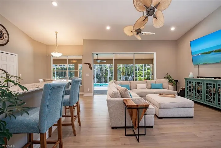 7573  Citrus Hill  LN, Naples, FL 34109