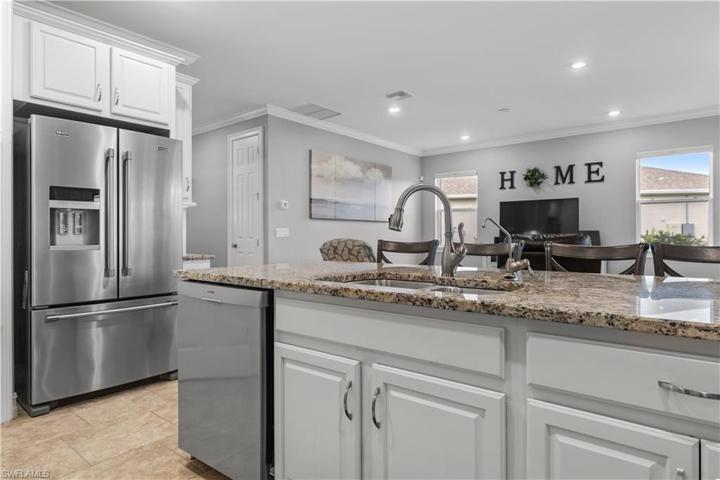 2483 Cagunas CT, CAPE CORAL FL 33909