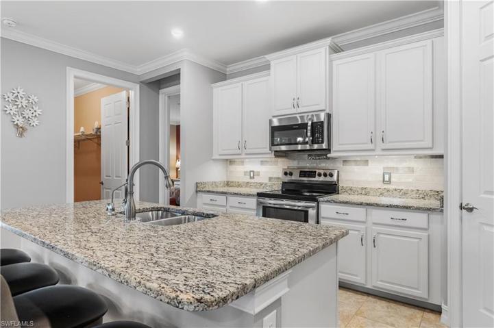 2483 Cagunas CT, CAPE CORAL FL 33909