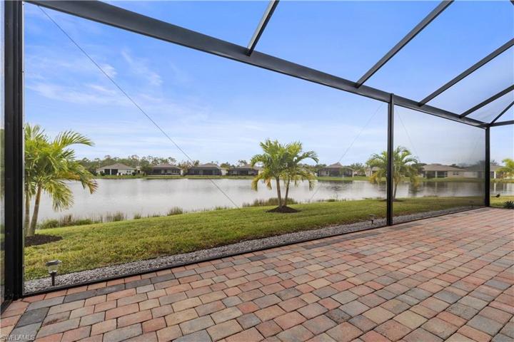 Picture screen for unobstructed views