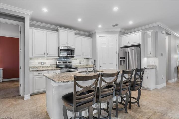 2483 Cagunas CT, CAPE CORAL FL 33909