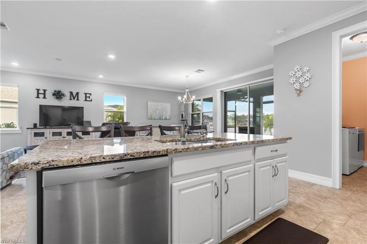 2483 Cagunas CT, CAPE CORAL FL 33909