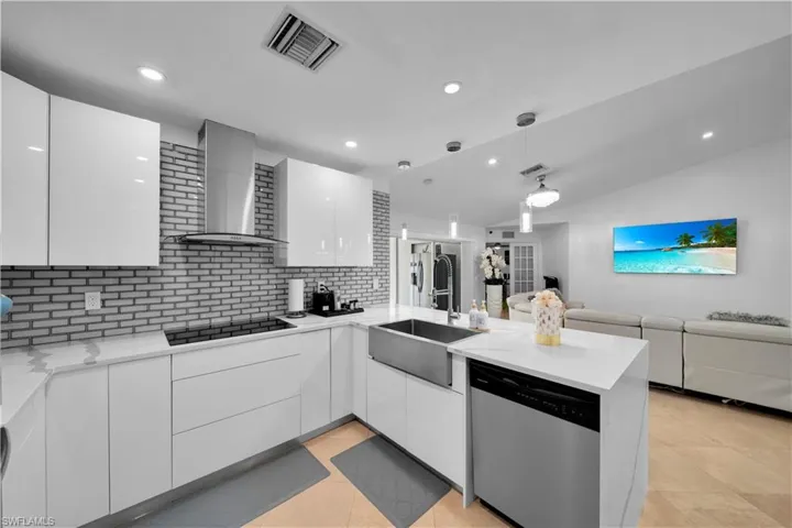 905 Nw 20th Ave, Cape Coral, Florida 33993