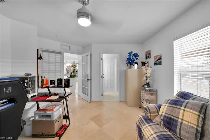 905 Nw 20th Ave, Cape Coral, Florida 33993