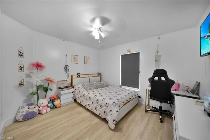 905 Nw 20th Ave, Cape Coral, Florida 33993