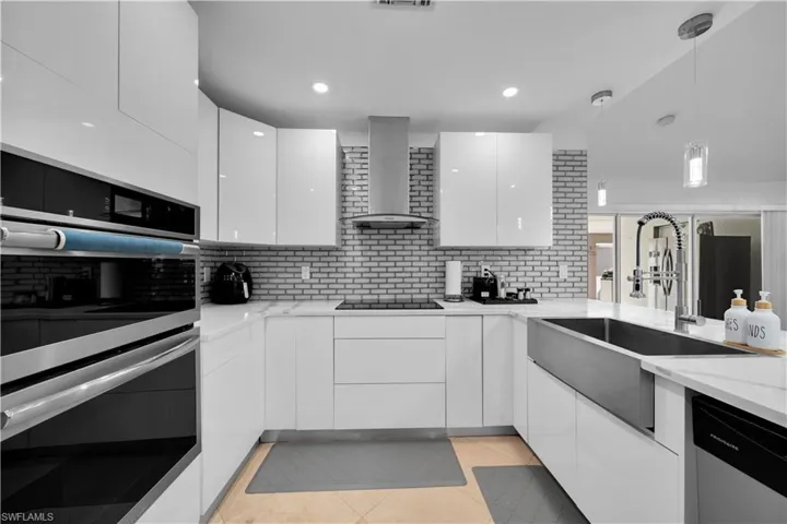 905 Nw 20th Ave, Cape Coral, Florida 33993