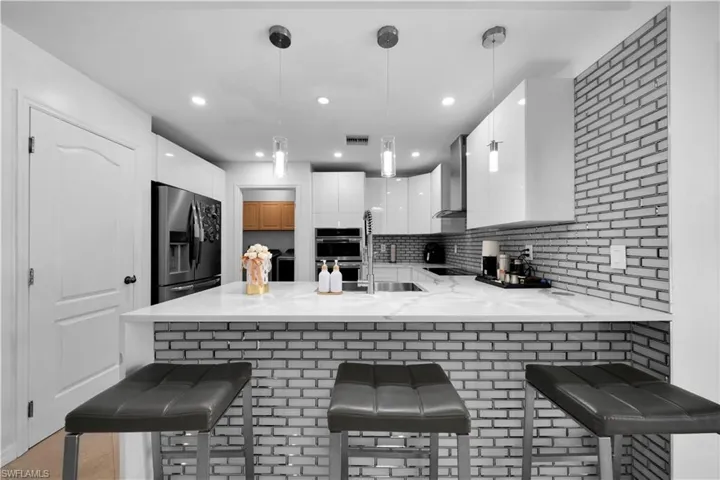 905 Nw 20th Ave, Cape Coral, Florida 33993