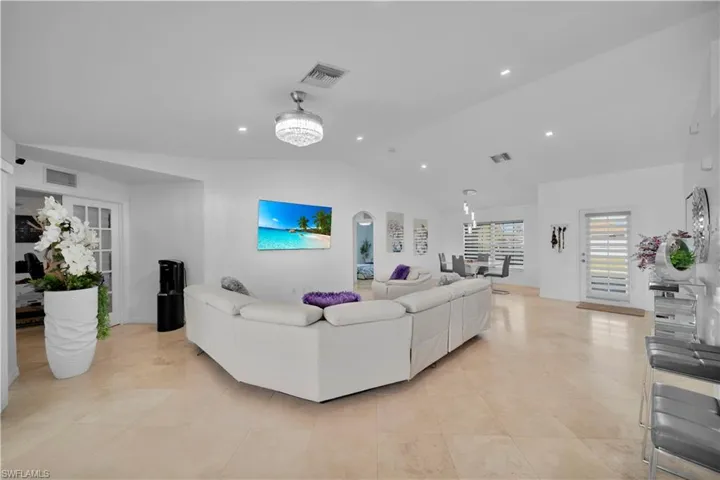 905 Nw 20th Ave, Cape Coral, Florida 33993