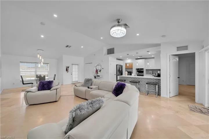 905 Nw 20th Ave, Cape Coral, Florida 33993