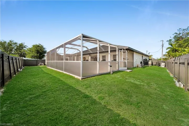 905 Nw 20th Ave, Cape Coral, Florida 33993