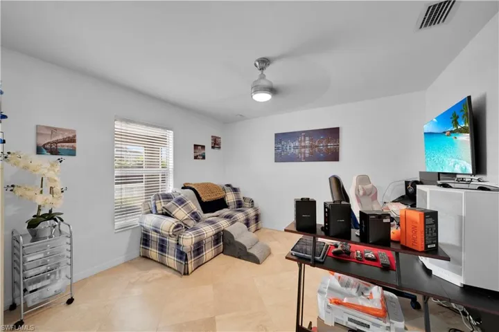 905 Nw 20th Ave, Cape Coral, Florida 33993