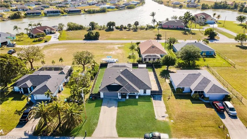905 Nw 20th Ave, Cape Coral, Florida 33993
