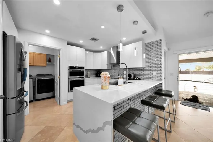 905 Nw 20th Ave, Cape Coral, Florida 33993