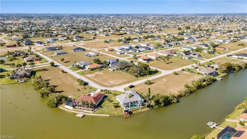 905 Nw 20th Ave, Cape Coral, Florida 33993