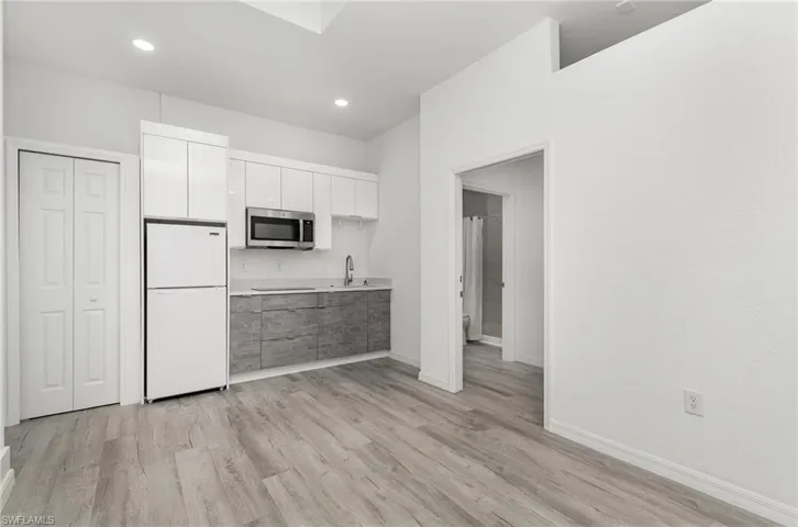 Apartment kitchen with smooth top range