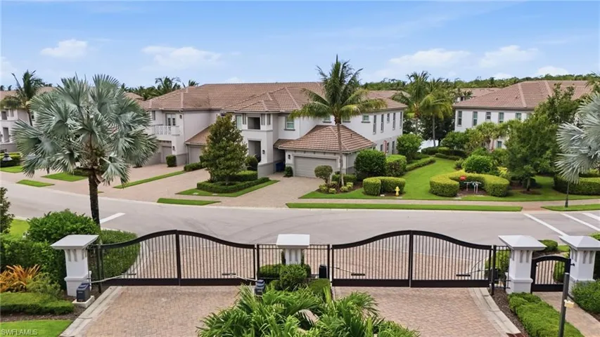 8066 Signature Club Cir 102, Naples, Florida 34113