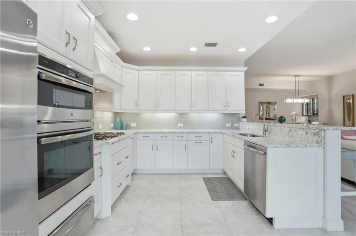 8066 Signature Club Cir 102, Naples, Florida 34113