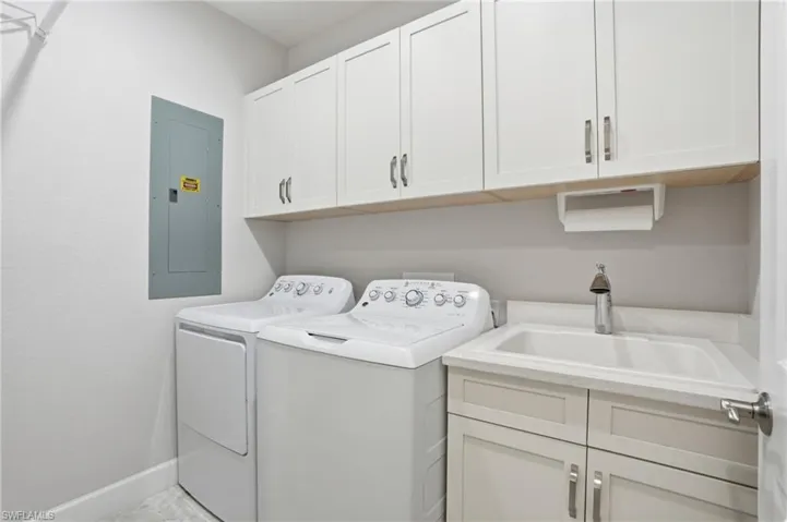 8066 Signature Club Cir 102, Naples, Florida 34113