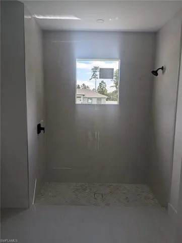 Bathroom featuring tiled shower