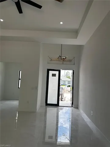 Tiled empty room with ceiling fan
