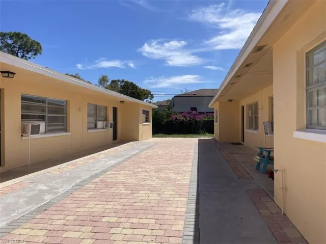 5621/5623  Fourth  AVE, Fort Myers, FL 33907