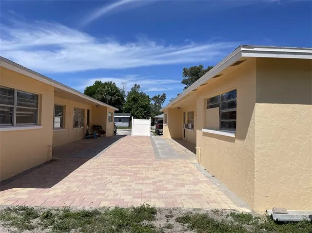 5621/5623  Fourth  AVE, Fort Myers, FL 33907