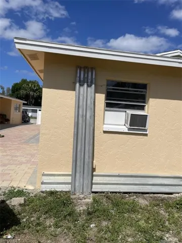 5621/5623  Fourth  AVE, Fort Myers, FL 33907