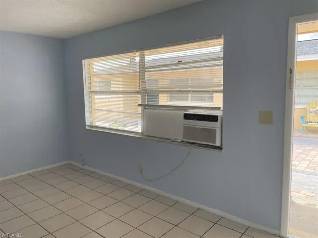 5621/5623  Fourth  AVE, Fort Myers, FL 33907