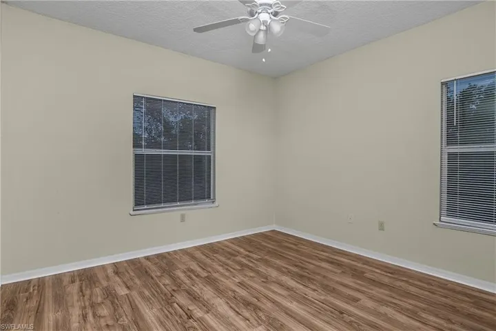 2nd pic of bedroom