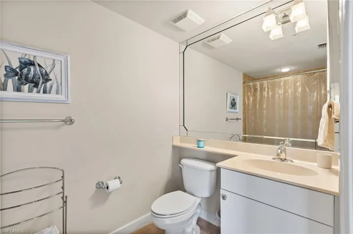 Ensuite bath to your 2nd bedroom offering a shower/tub combination.