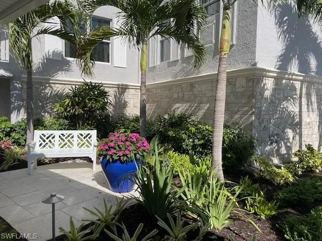Front entrance sitting area