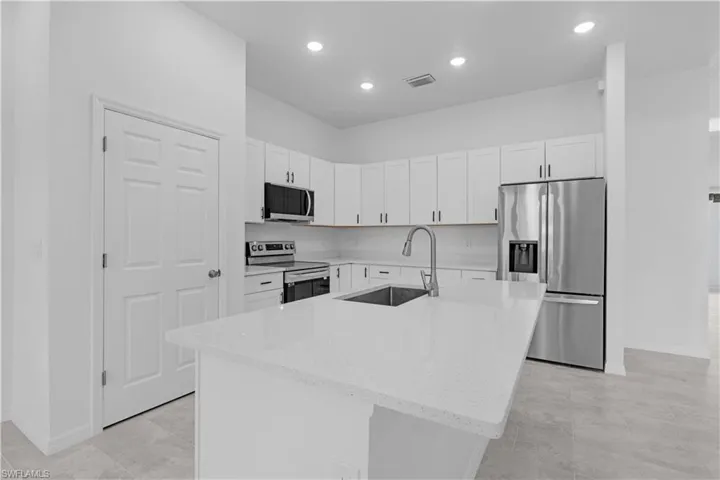 7063 Calder CIR, LABELLE FL 33935
