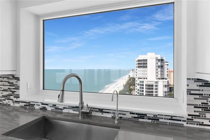 8231 Bay Colony Dr 2004, Naples, Florida 34108