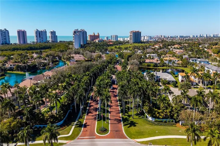 8231 Bay Colony Dr 2004, Naples, Florida 34108