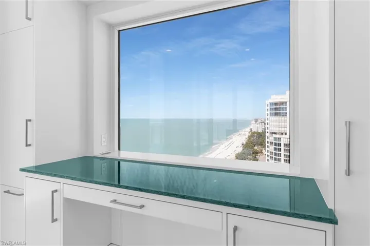 8231 Bay Colony Dr 2004, Naples, Florida 34108