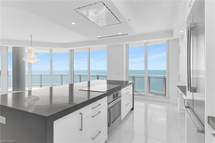 8231 Bay Colony Dr 2004, Naples, Florida 34108