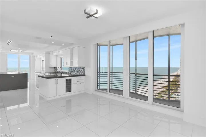 8231 Bay Colony Dr 2004, Naples, Florida 34108
