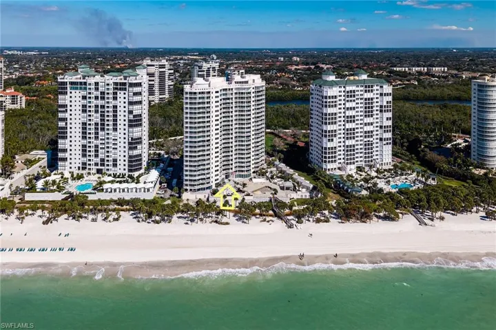 8231 Bay Colony Dr 2004, Naples, Florida 34108