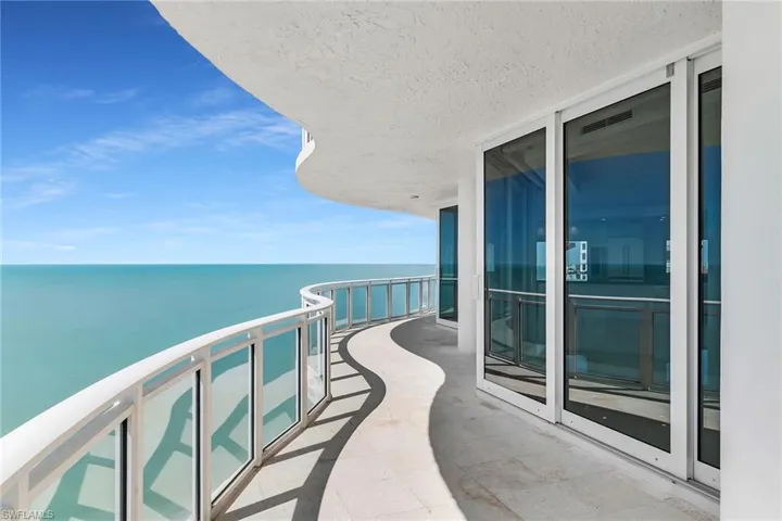 8231 Bay Colony Dr 2004, Naples, Florida 34108